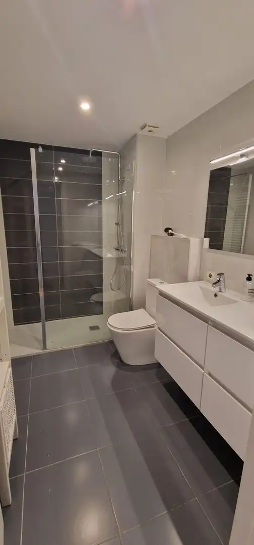 Bathroom of Flat for rent in Mislata  with Air Conditioner and Balcony