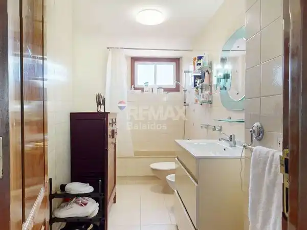 Piso en venta en Vigo  con Calefacción, Parquet y Trastero