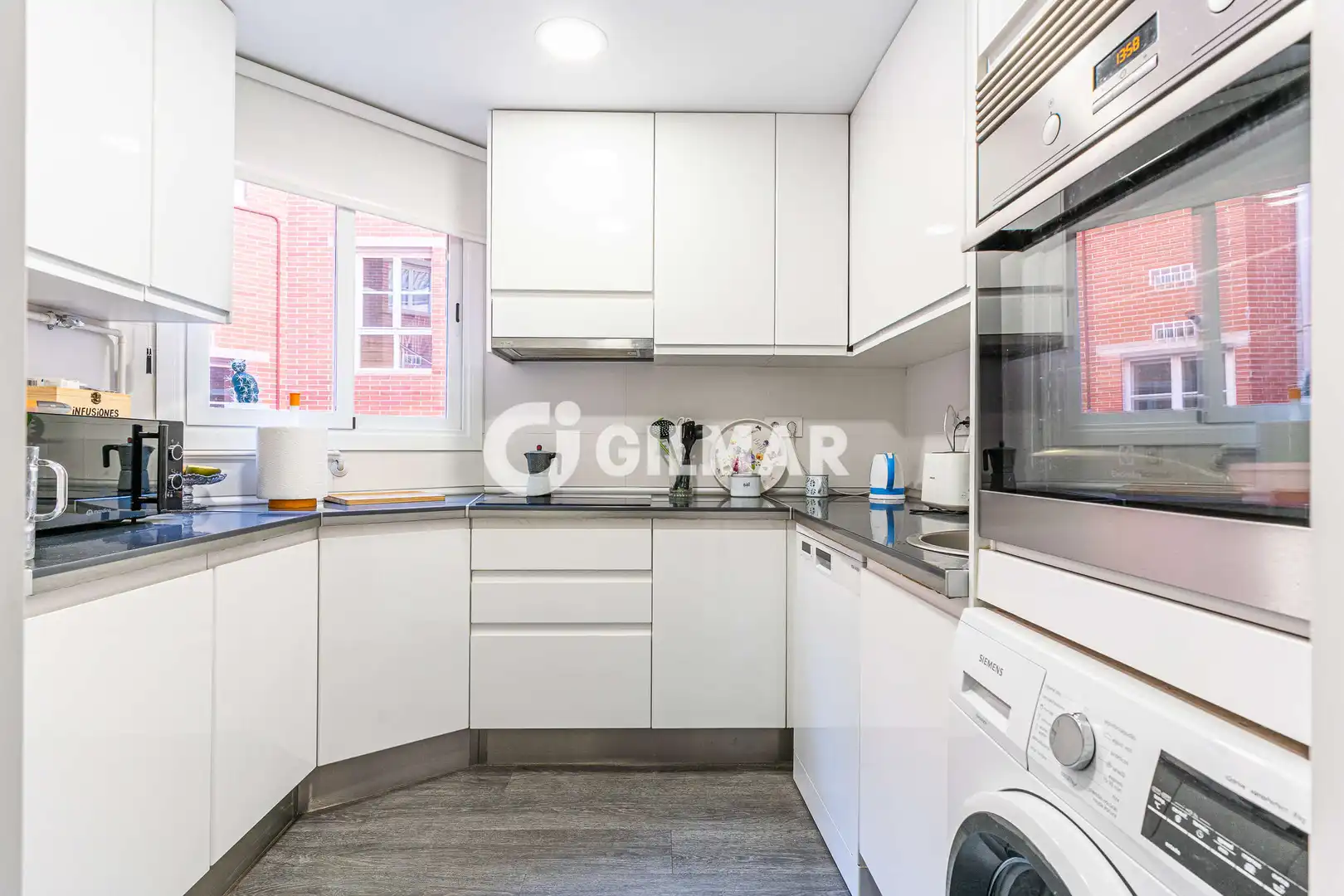 Cocina de Piso en venta en Las Rozas de Madrid con Calefacción, Jardín privado y Piscina