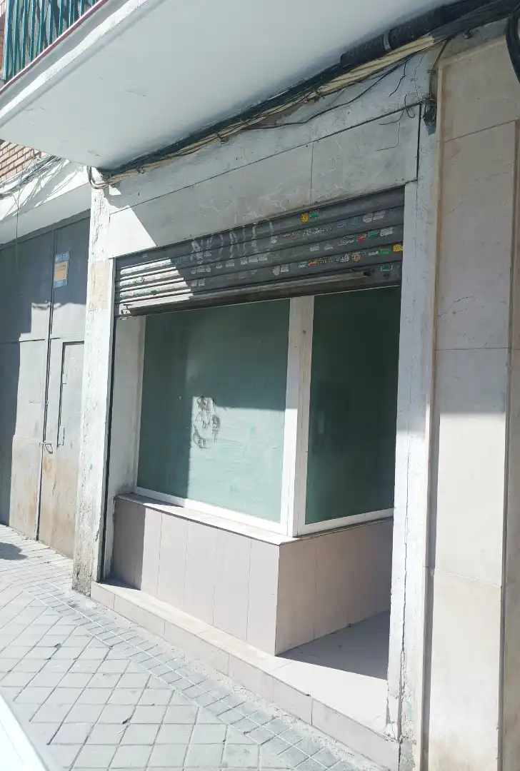 Vista exterior de Local en venta en Madrid