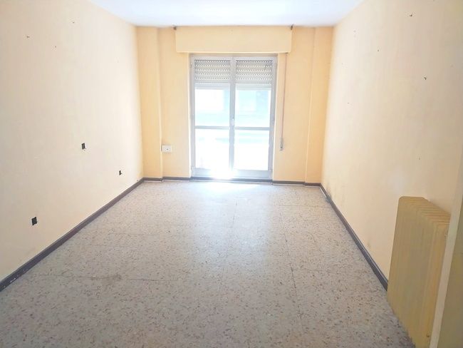 Flat for sale in Ramon y Cajal, Centro