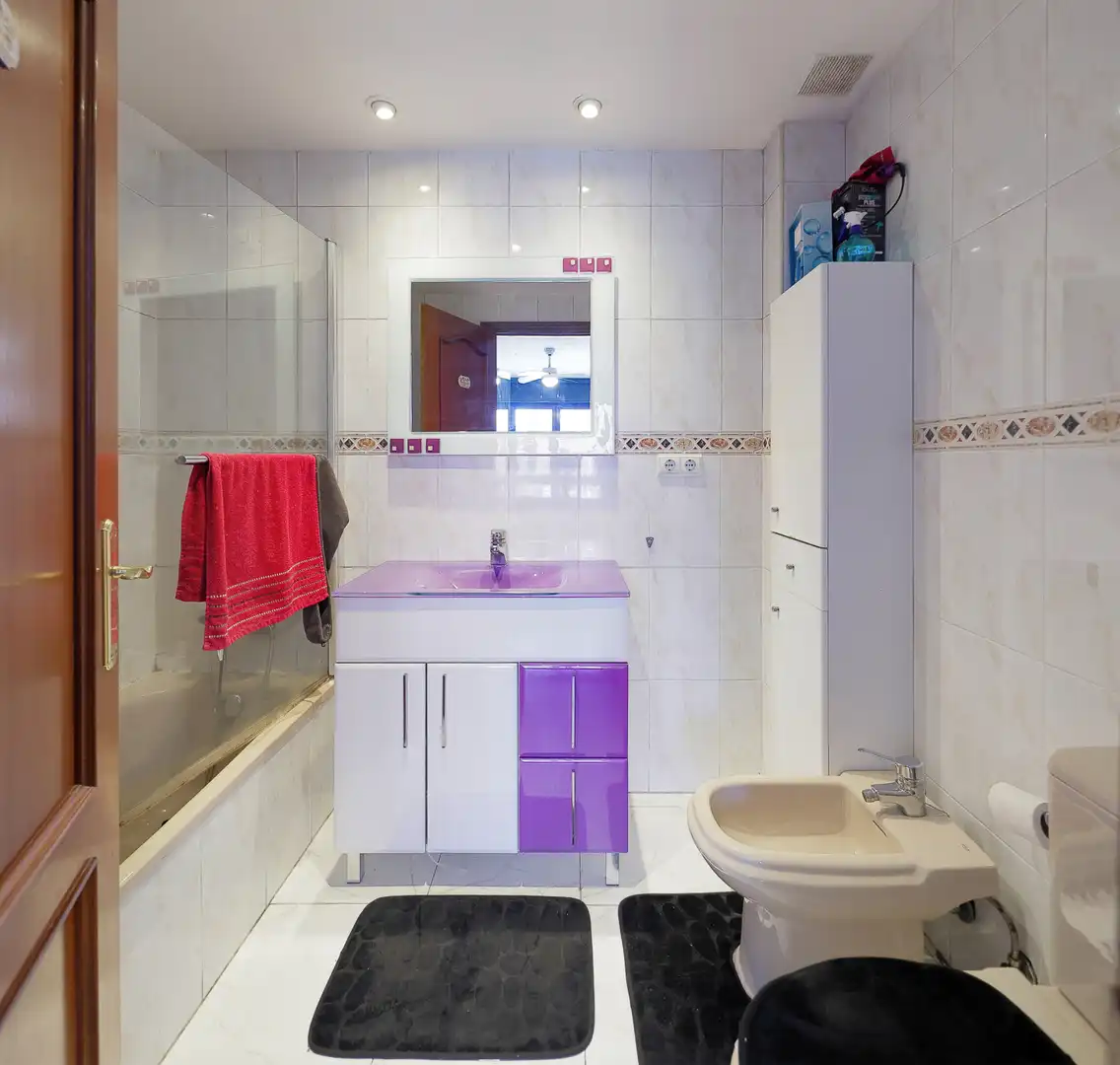 Baño de Piso en venta en Oviedo  con Calefacción y Trastero