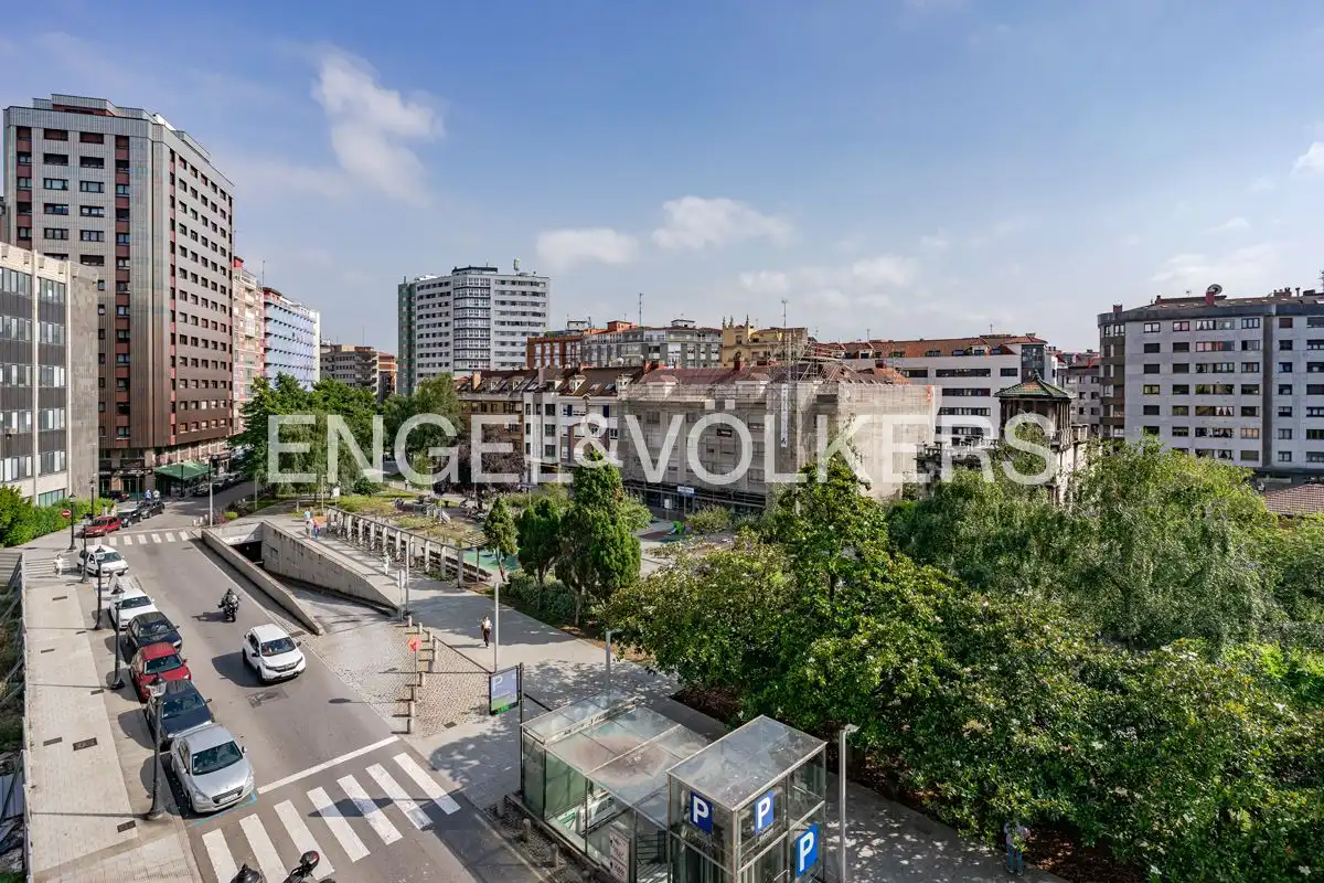 Vista exterior de Piso en venta en Gijón  con Calefacción, Parquet y Balcón