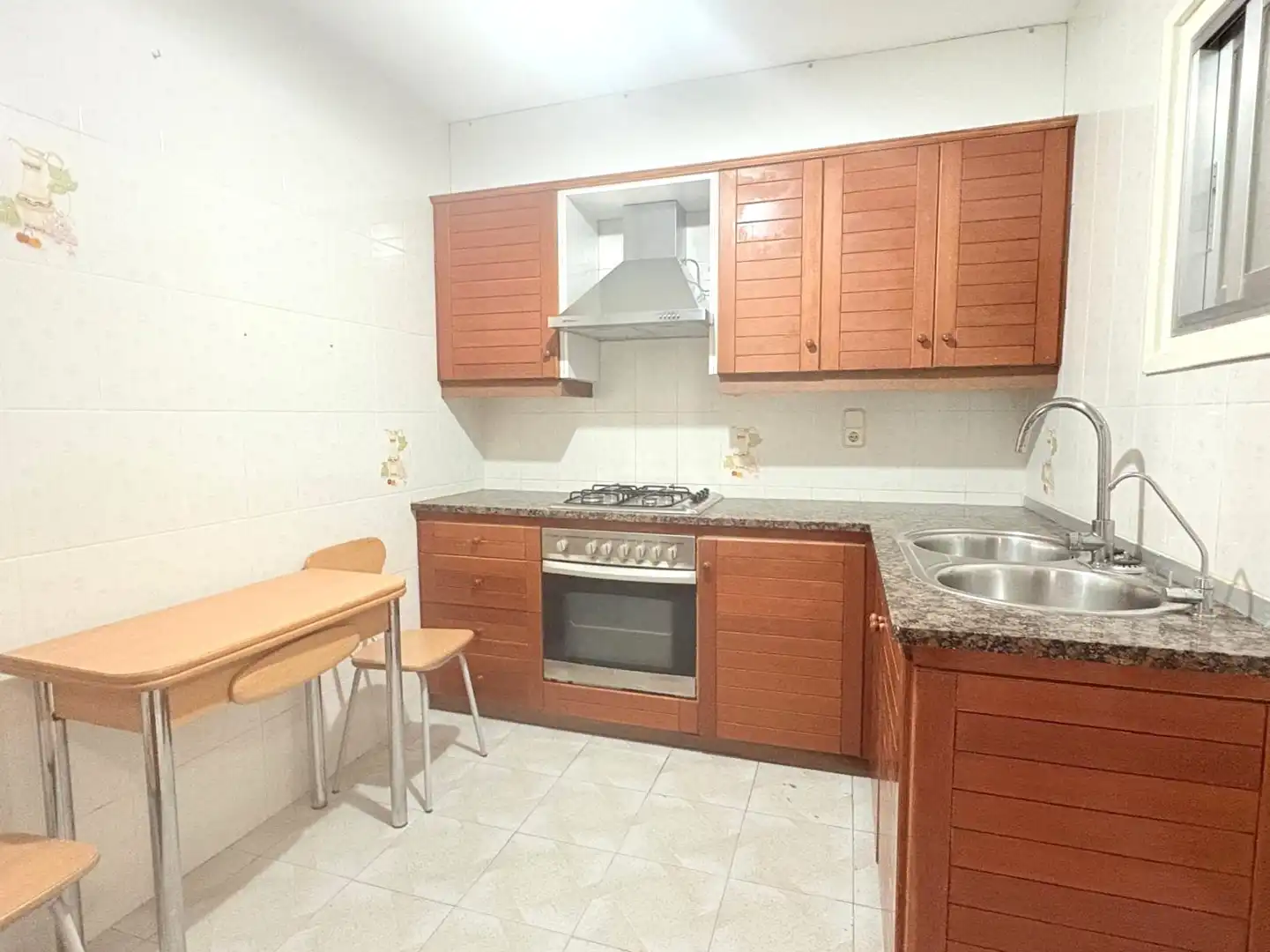 Kitchen of Flat for sale in Vilanova i la Geltrú  with Heating, Oven and Balcony
