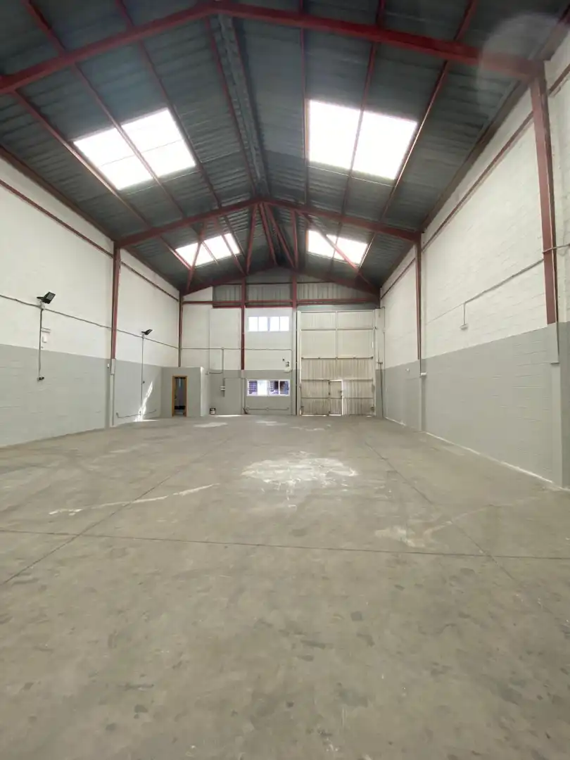 Industrial building for sale in Oeste