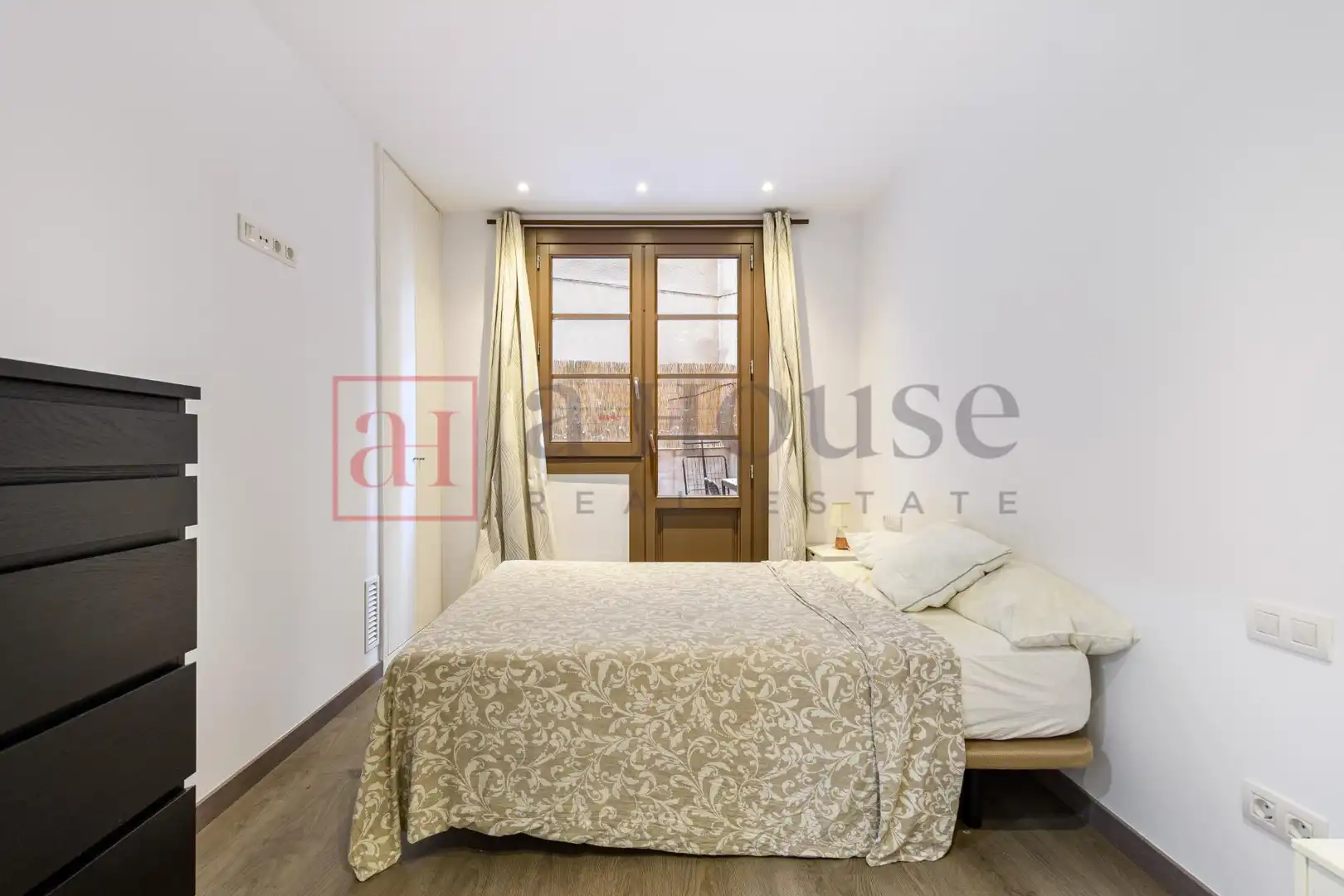 Bedroom of Flat for sale in Barcelona  with Air Conditioner, Heating and Parquet flooring
