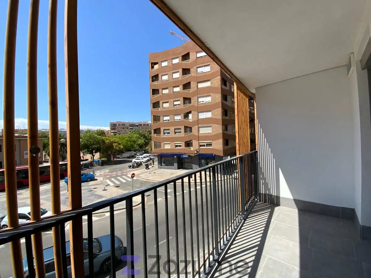 Exterior view of Flat for rent in Valencia  with Air Conditioner, Heating and Private garden