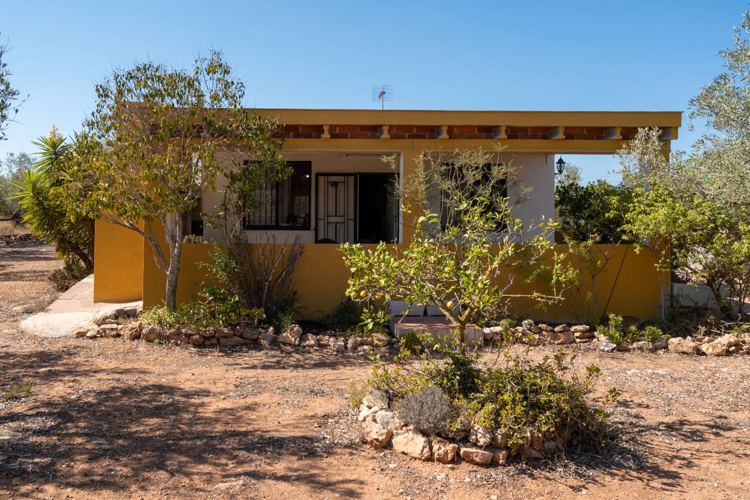 Exterior view of Country house for sale in L'Aldea  with Terrace and Furnished