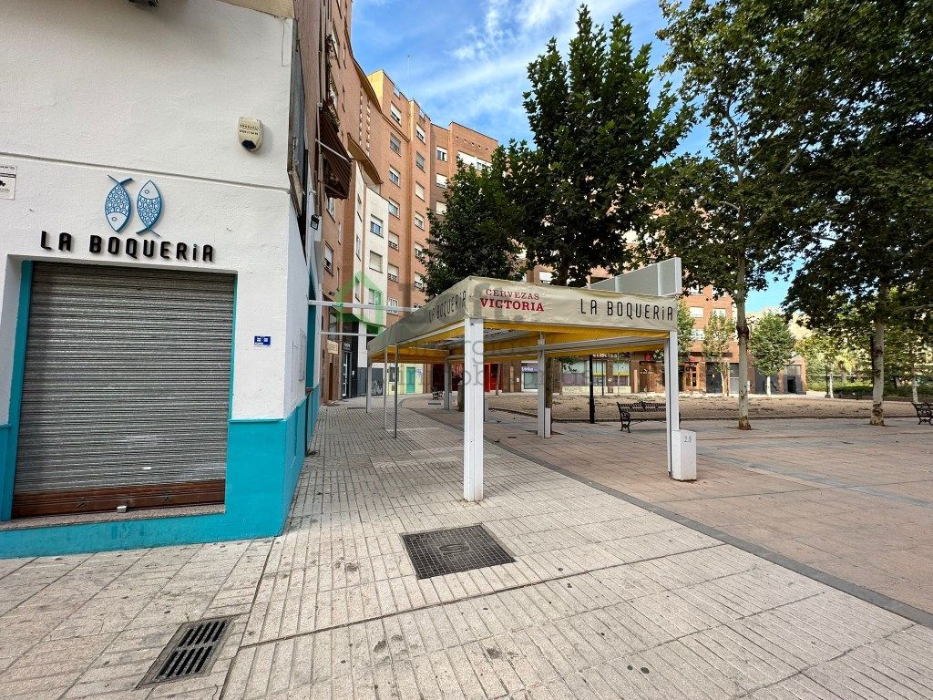 Vista exterior de Local en venda en Badajoz Capital