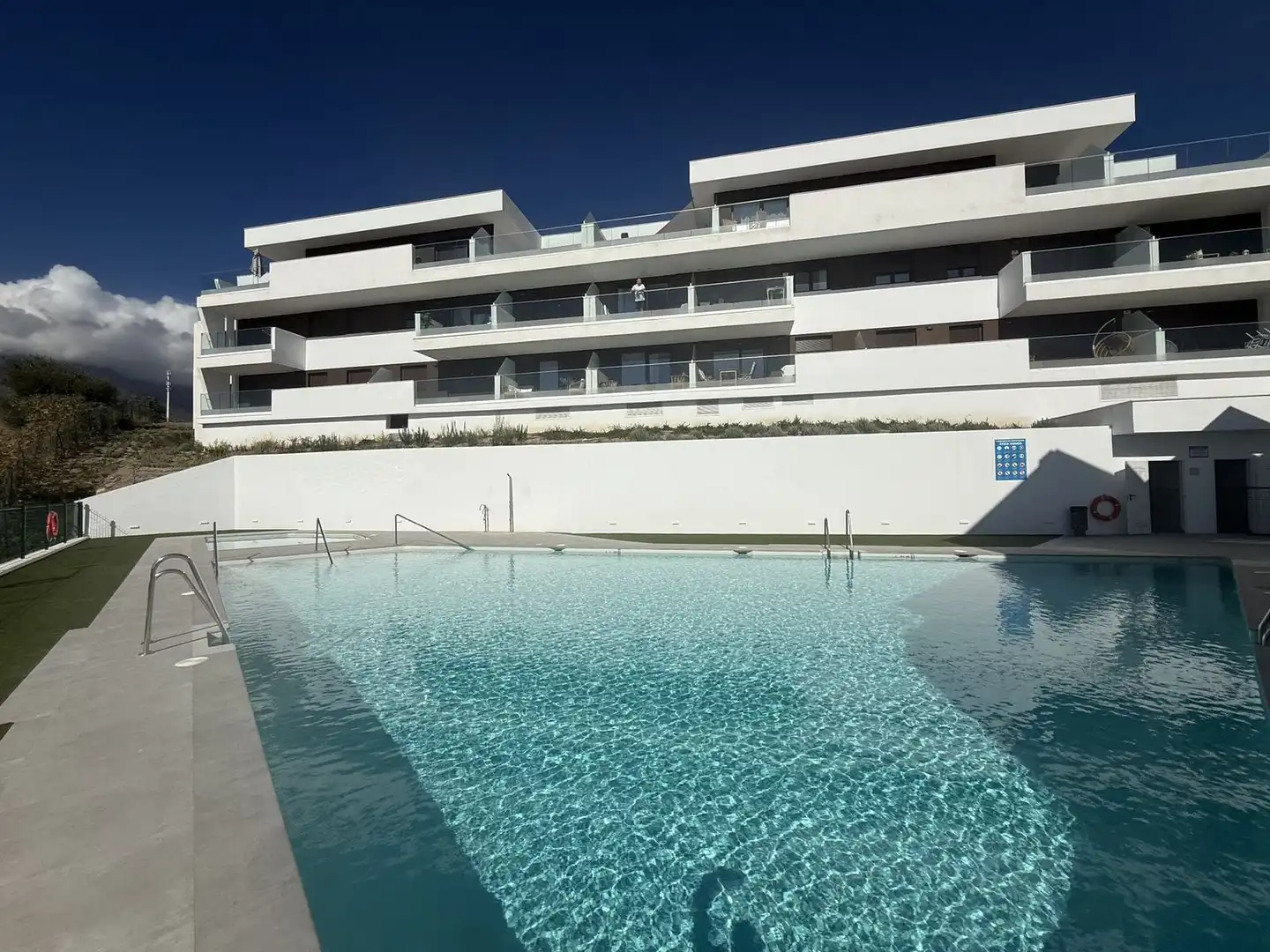 Piscina de Pis en venda en Estepona amb Aire condicionat, Terrassa i Internet
