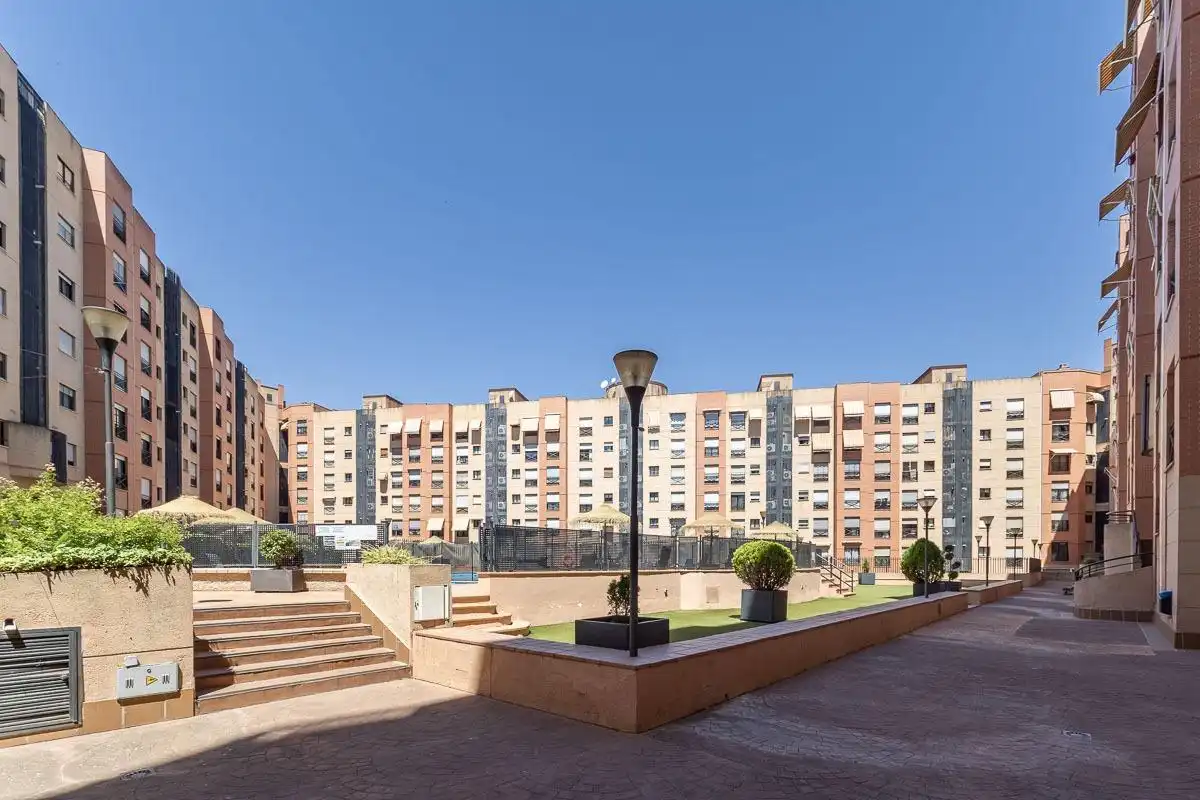 Vista exterior de Piso en venta en Granada con Aire acondicionado, Calefacción y Terraza