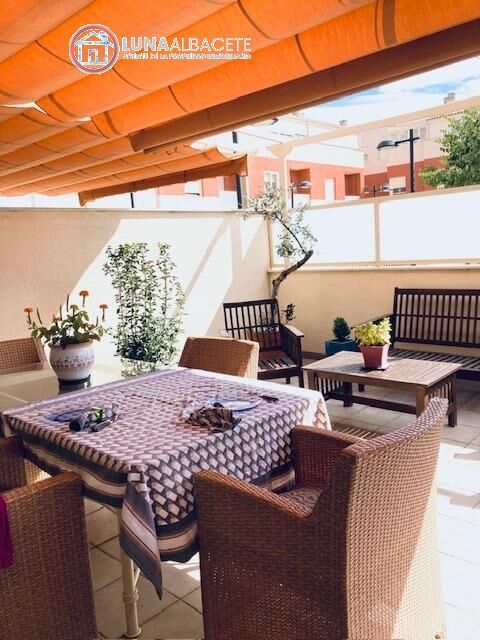 Terrassa de Casa adosada en venda en  Albacete Capital amb Aire condicionat, Calefacció i Jardí privat