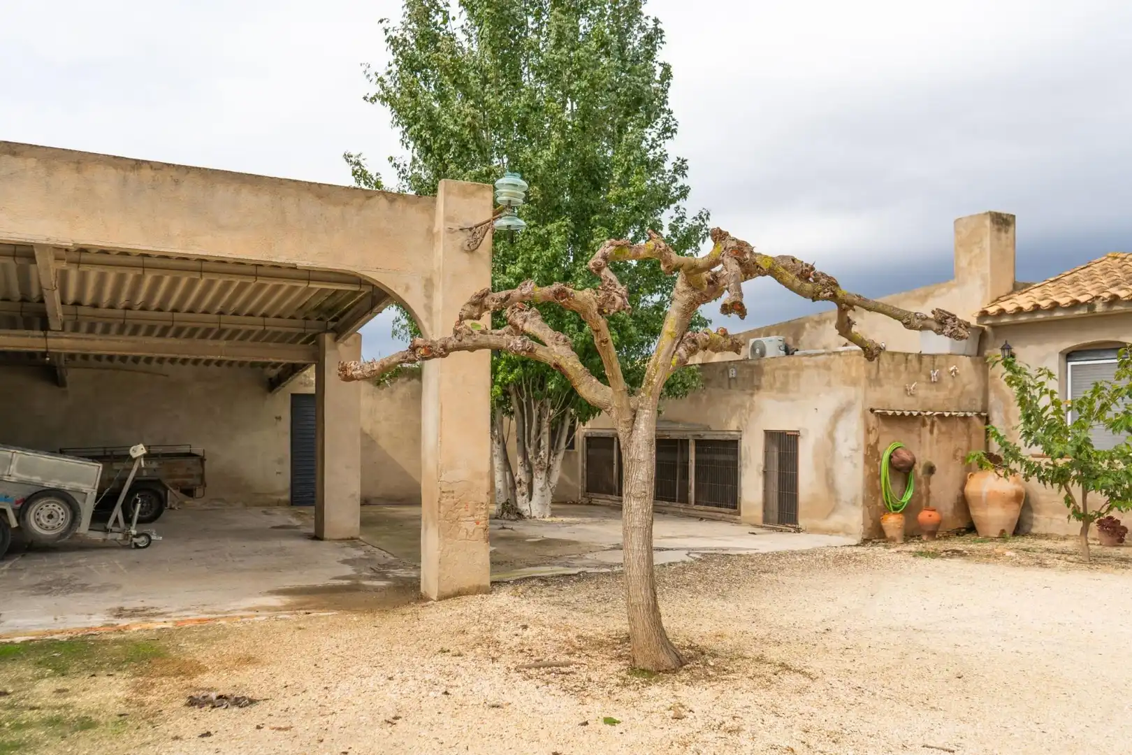 Vista exterior de Finca rústica en venda en Deltebre amb Jardí privat, Traster i Piscina