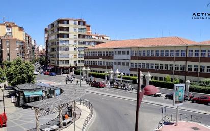 Exterior view of Flat for sale in Valladolid Capital  with Heating, Parquet flooring and Terrace