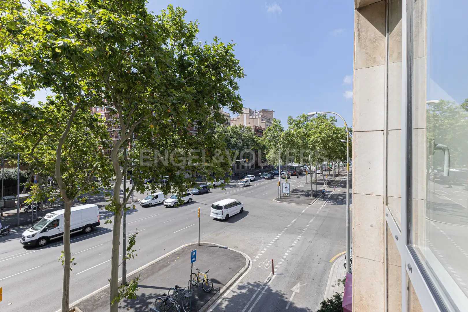 Außenansicht von Wohnung zum Verkauf in Barcelona mit Klimaanlage, Heizung und Parkett