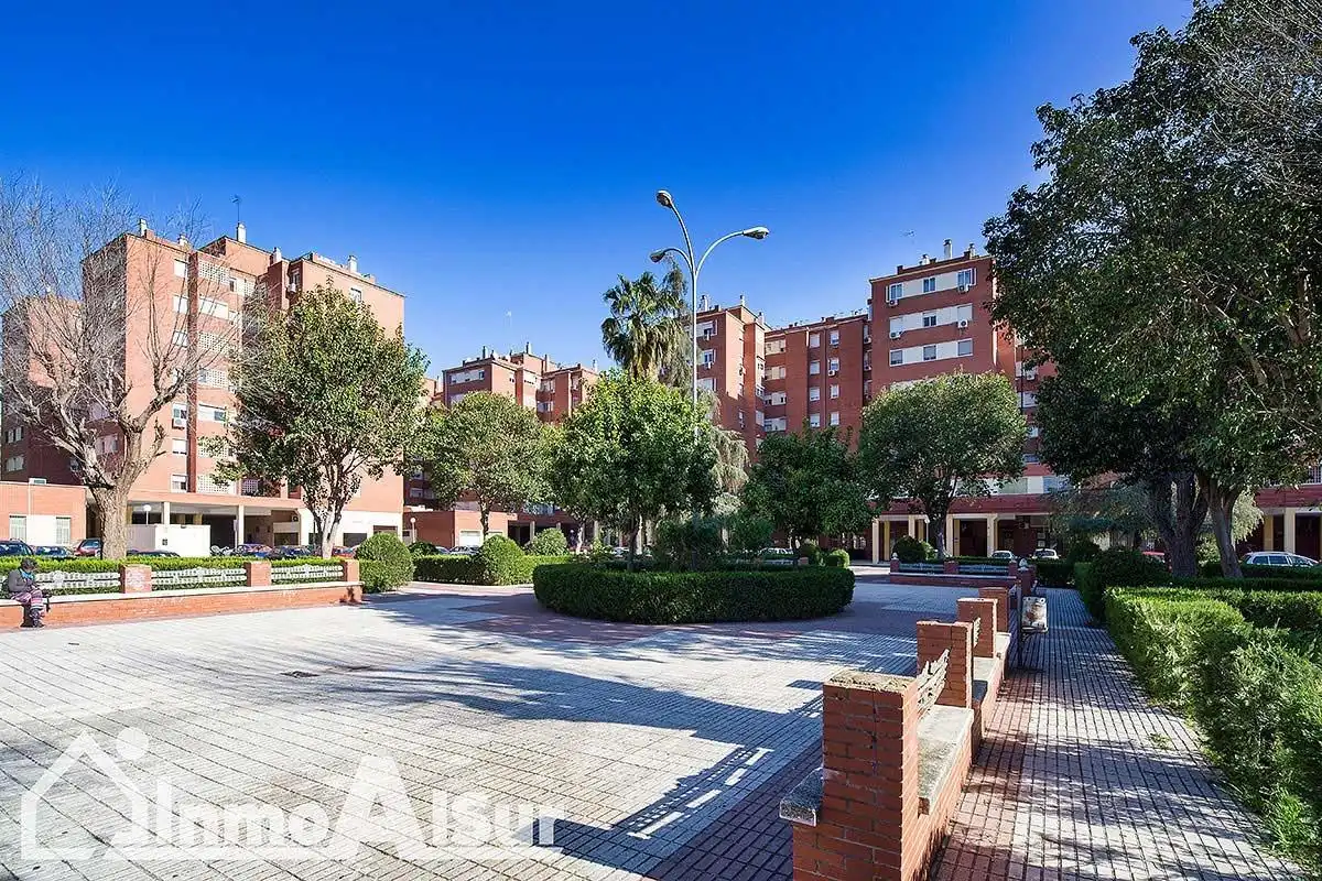 Vista exterior de Pis en venda en Sevilla amb Aire condicionat i Moblat