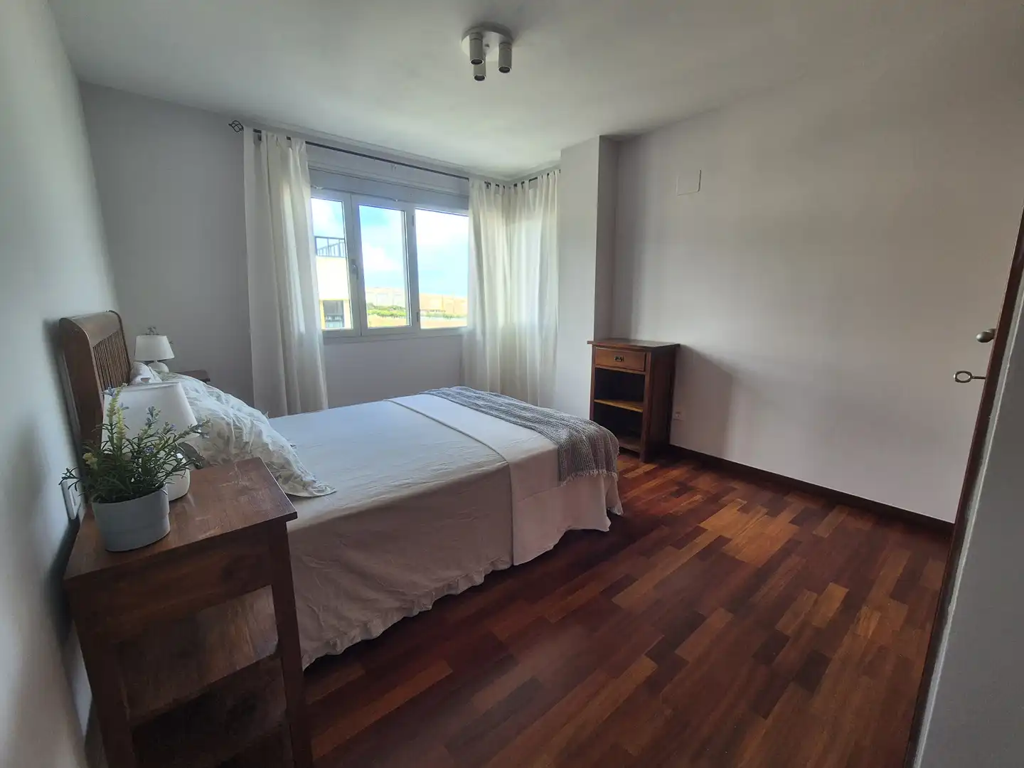 Habitación de Piso de alquiler en Las Palmas de Gran Canaria con Jardín privado, Trastero y Amueblado