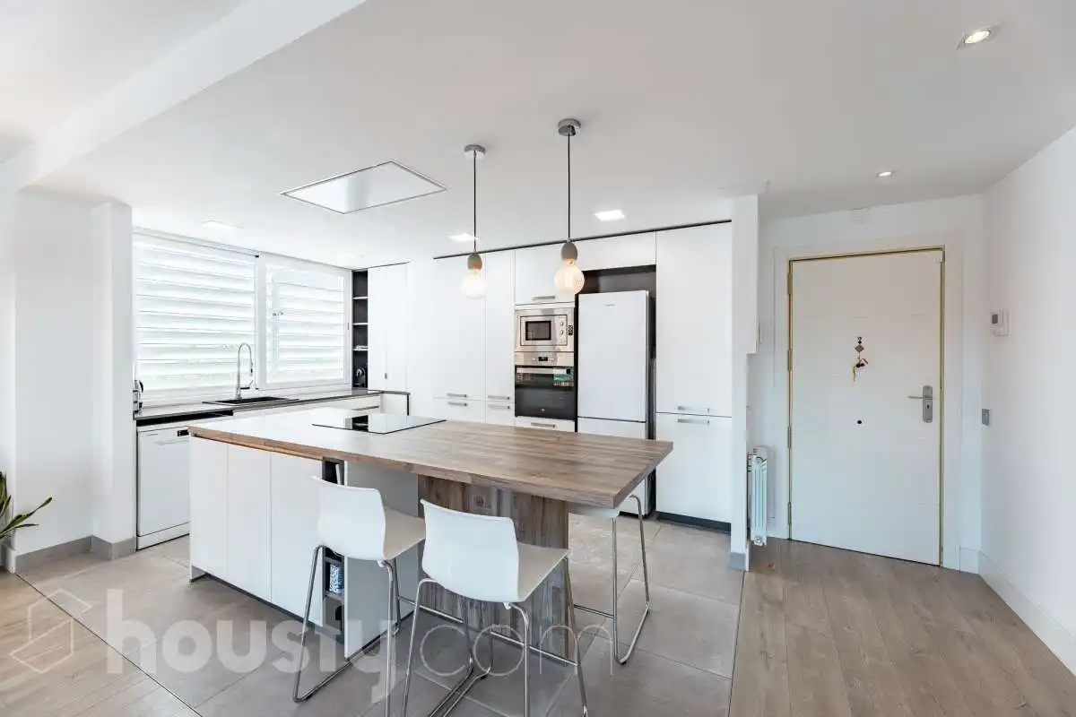 Küche von Wohnung zum Verkauf in Castelldefels mit Klimaanlage, Heizung und Balkon