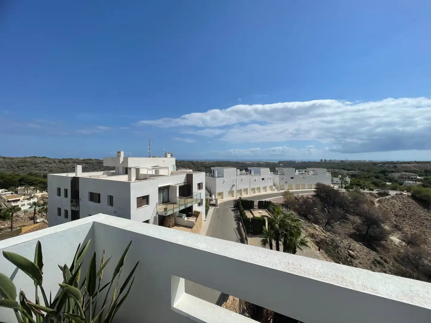Vista exterior de Àtic en venda en Orihuela amb Terrassa i Piscina comunitària