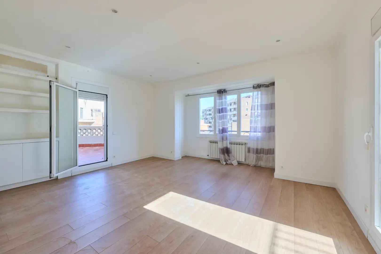 Sala de estar de Piso en venta en Barcelona con Aire acondicionado, Calefacción y Terraza