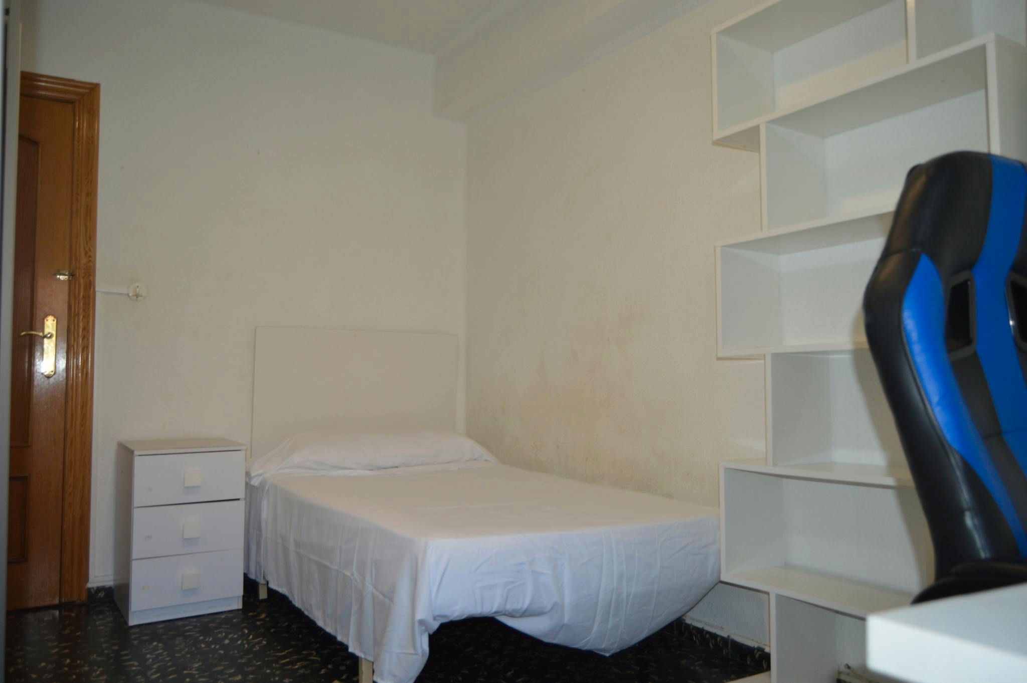 Bedroom of Flat to share in  Valencia Capital  with Air Conditioner, Heating and Furnished