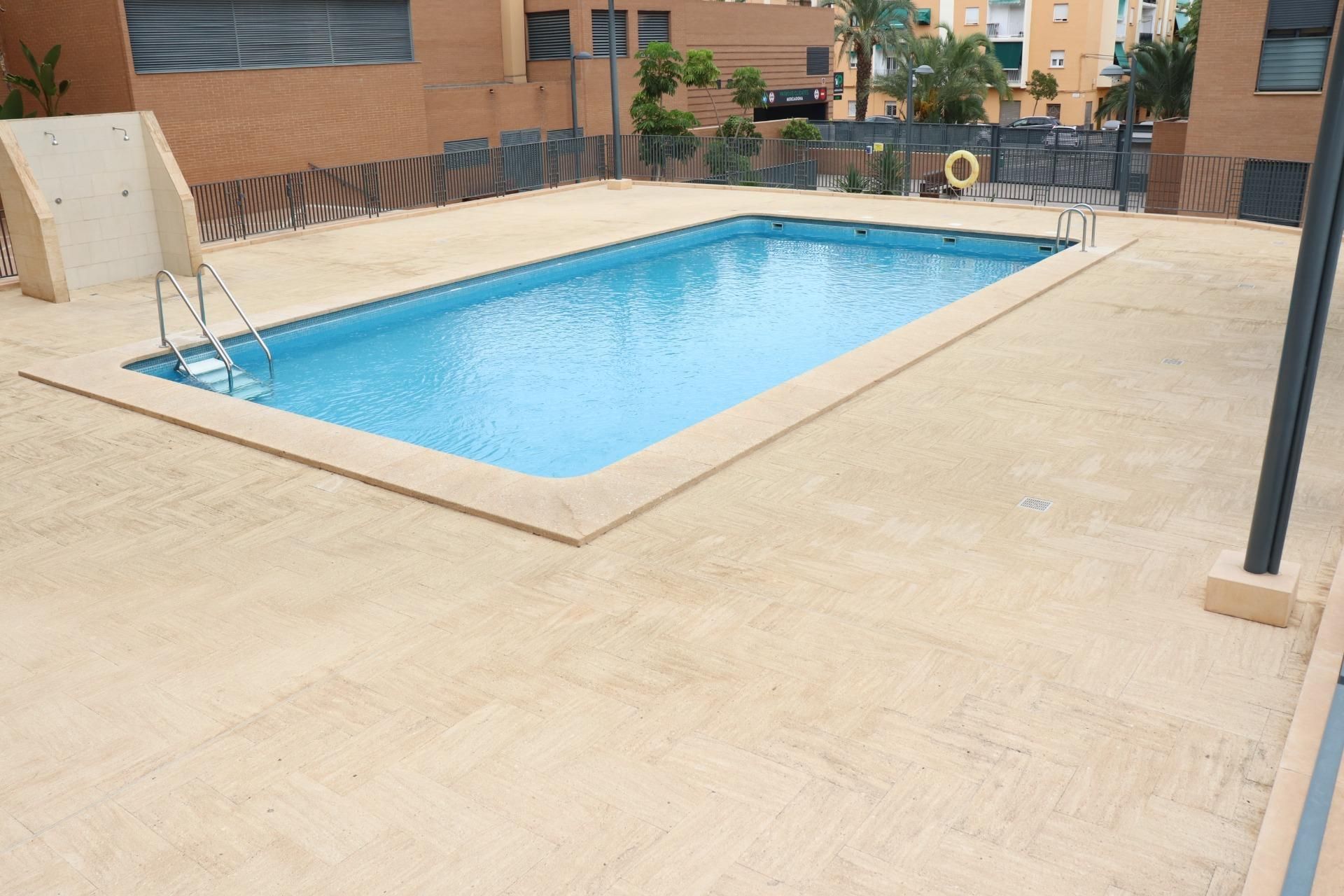 Piscina de Pis de lloguer en Elche / Elx amb Terrassa, Moblat i Piscina comunitària
