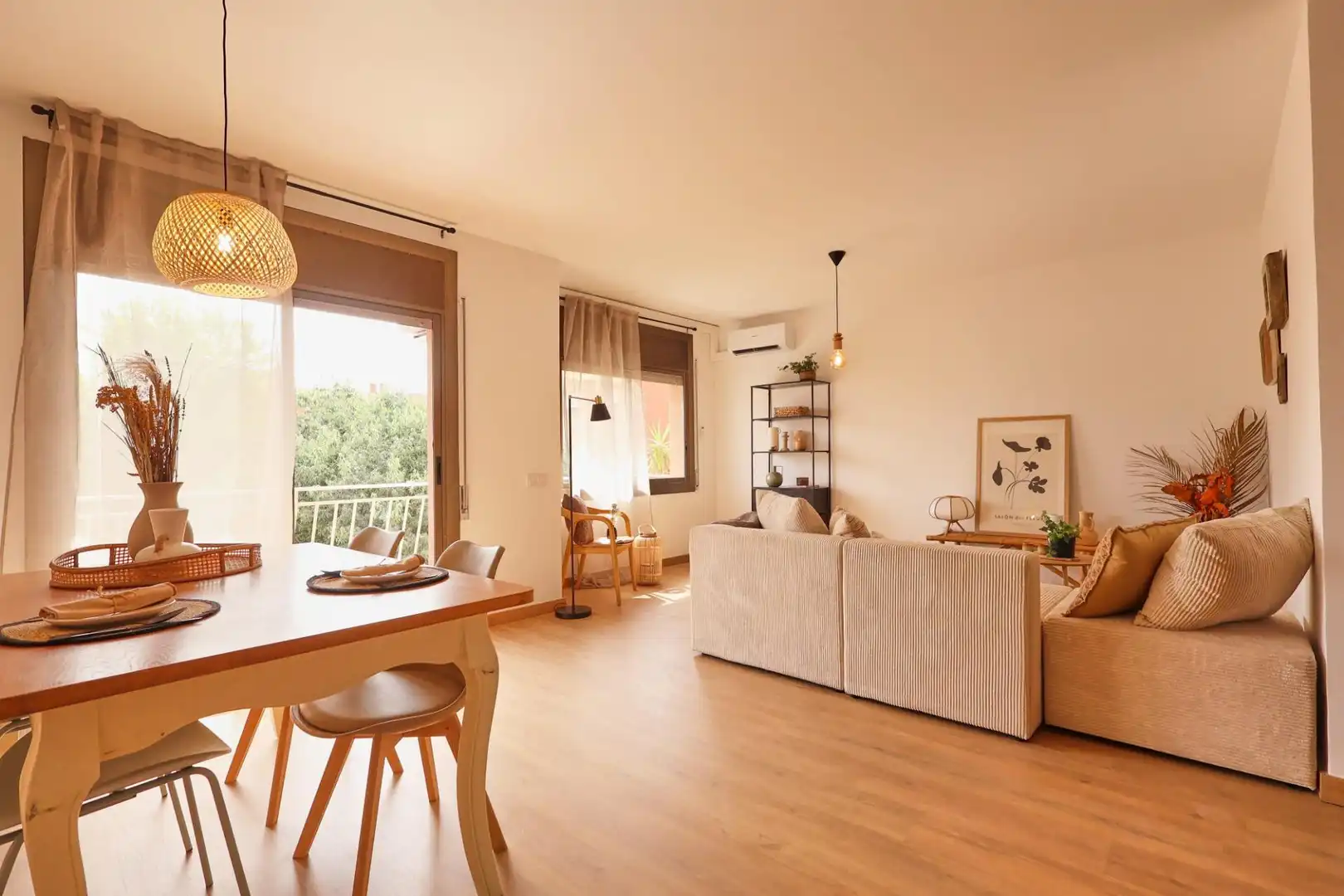Sala de estar de Piso en venta en Vilanova i la Geltrú con Parquet, Trastero y Balcón