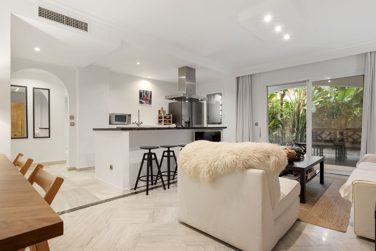 Living room of Apartment for sale in Marbella  with Air Conditioner and Terrace