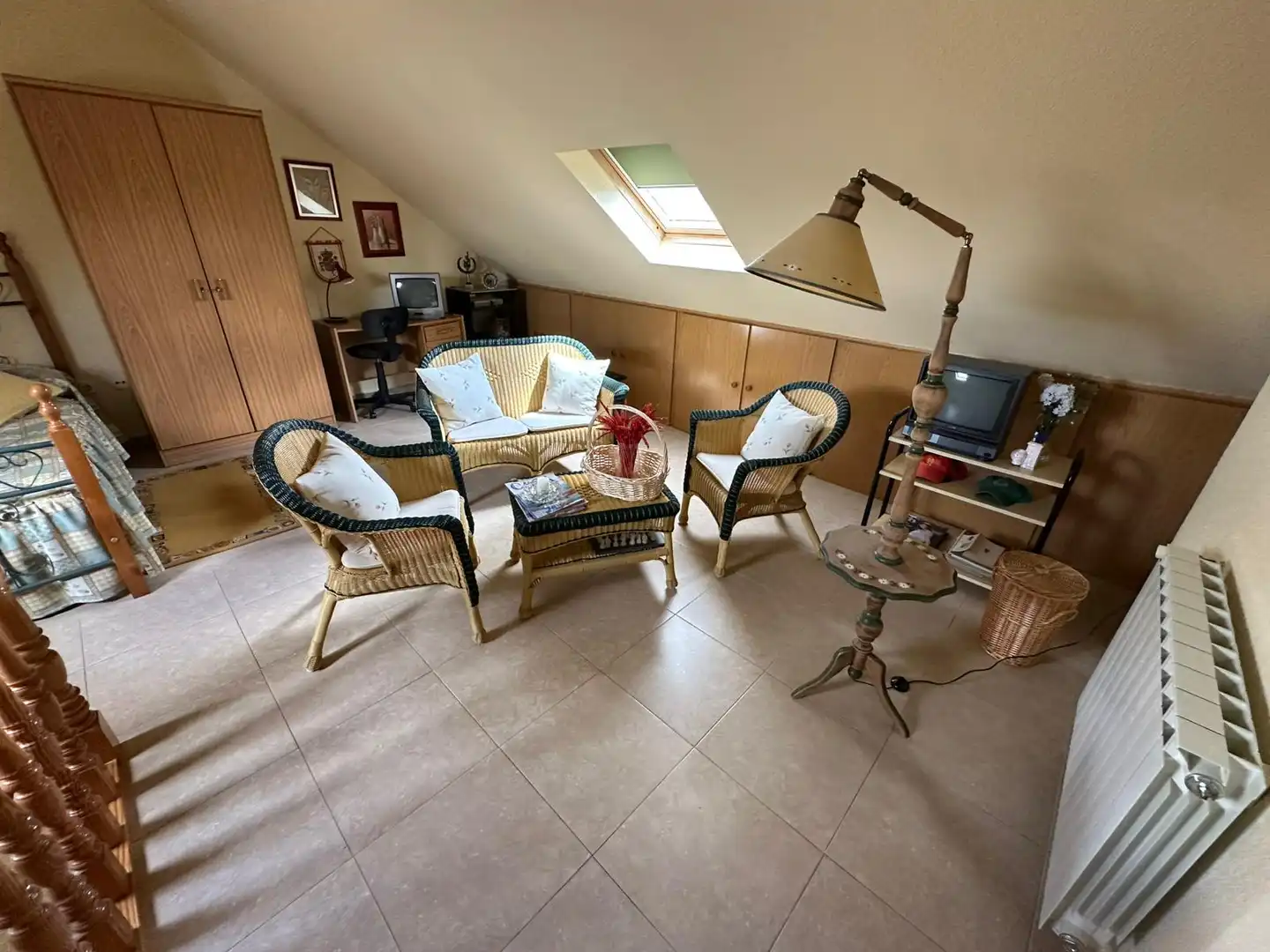 Sala d'estar de Casa adosada en venda en Parla amb Aire condicionat, Calefacció i Jardí privat
