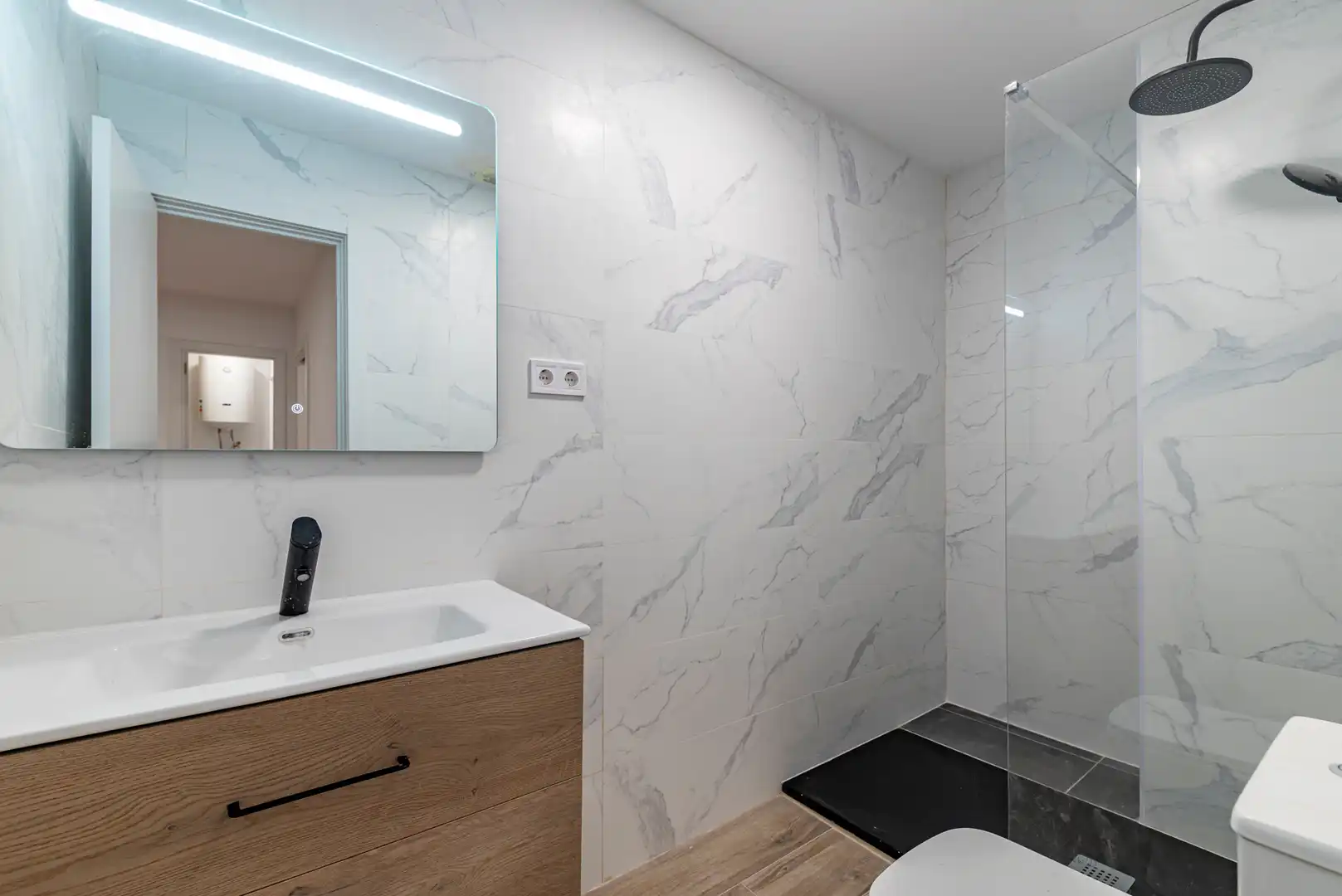 Badezimmer von Wohnung zum Verkauf in L'Hospitalet de Llobregat mit Klimaanlage, Heizung und Parkett