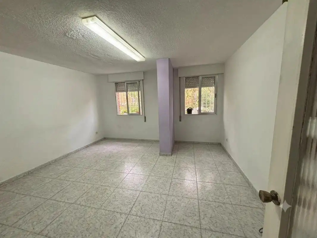 Habitación de Planta baja en venta en Madrid con Calefacción