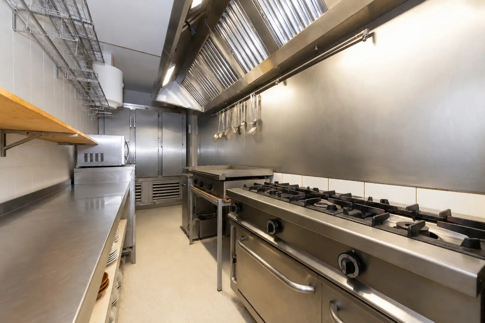 Cocina de Local en venta en San Sebastián de los Reyes con Aire acondicionado, Calefacción y Amueblado