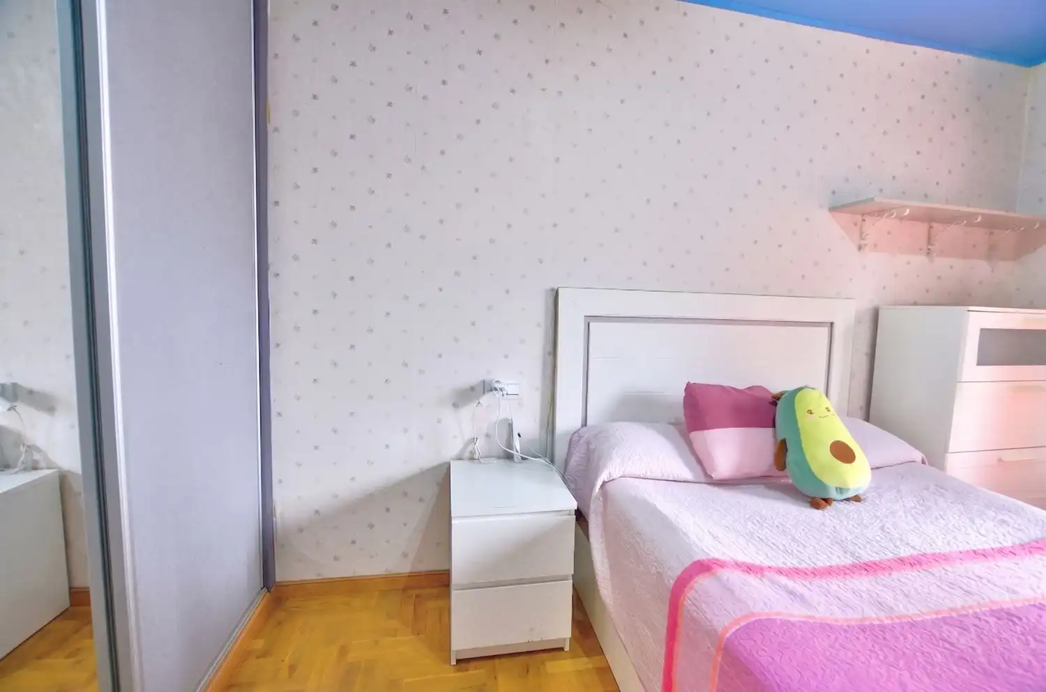 Schlafzimmer von Wohnung zum Verkauf in Avilés mit Heizung, Abstellraum und Schwimmbad