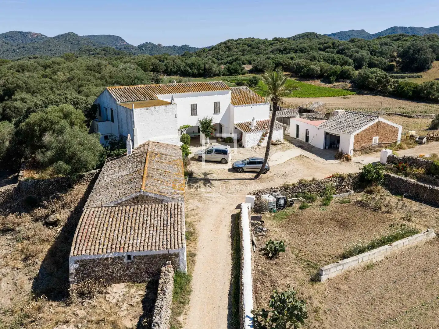 Vista exterior de Finca rústica en venda en Ciutadella de Menorca amb Jardí privat i Traster
