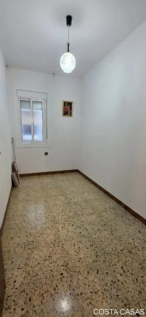 Piso en venta en L'Hospitalet de Llobregat con Balcón