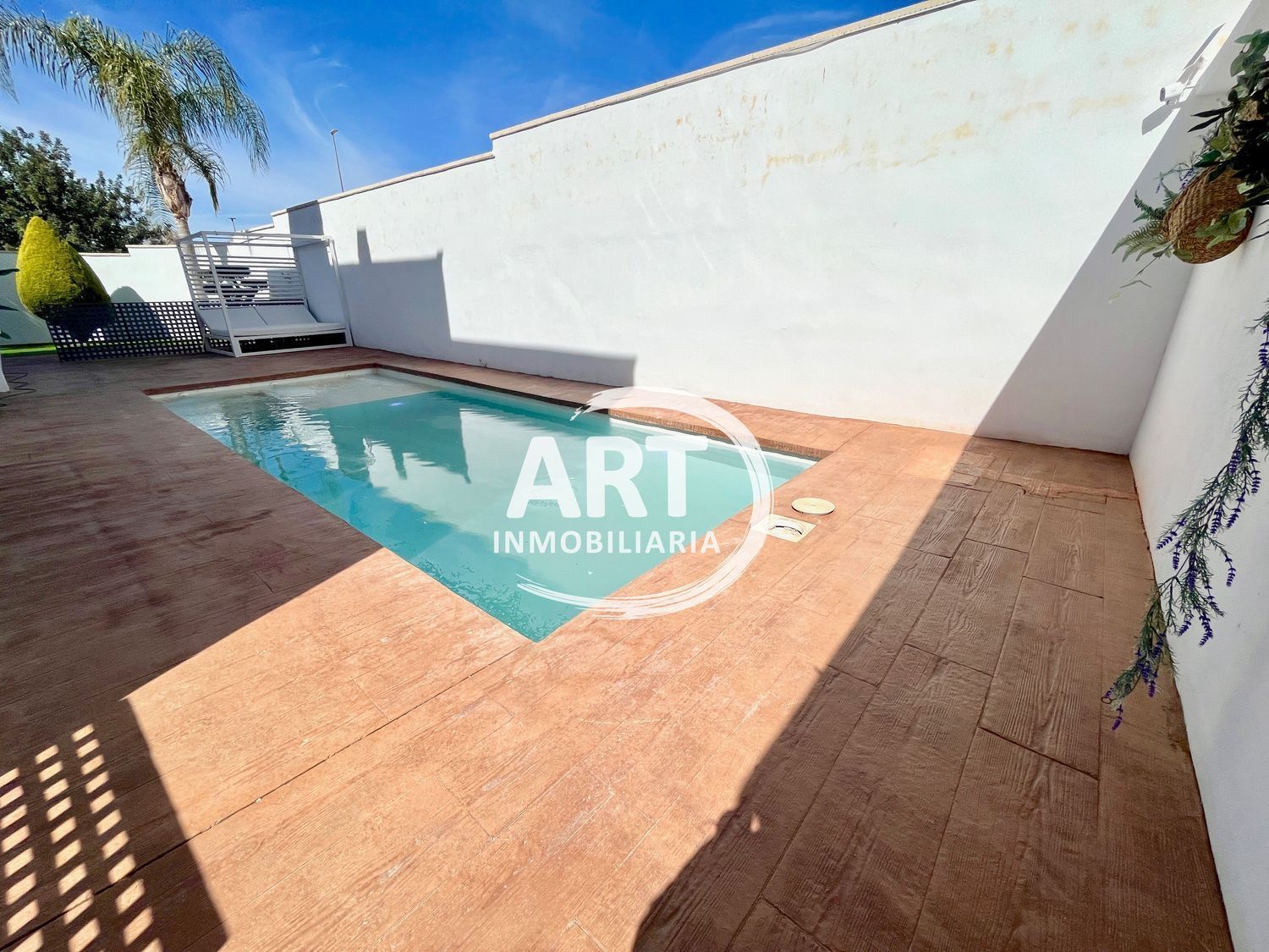 Swimming pool of Single-family semi-detached for sale in La Pobla de Vallbona  with Air Conditioner, Heating and Terrace