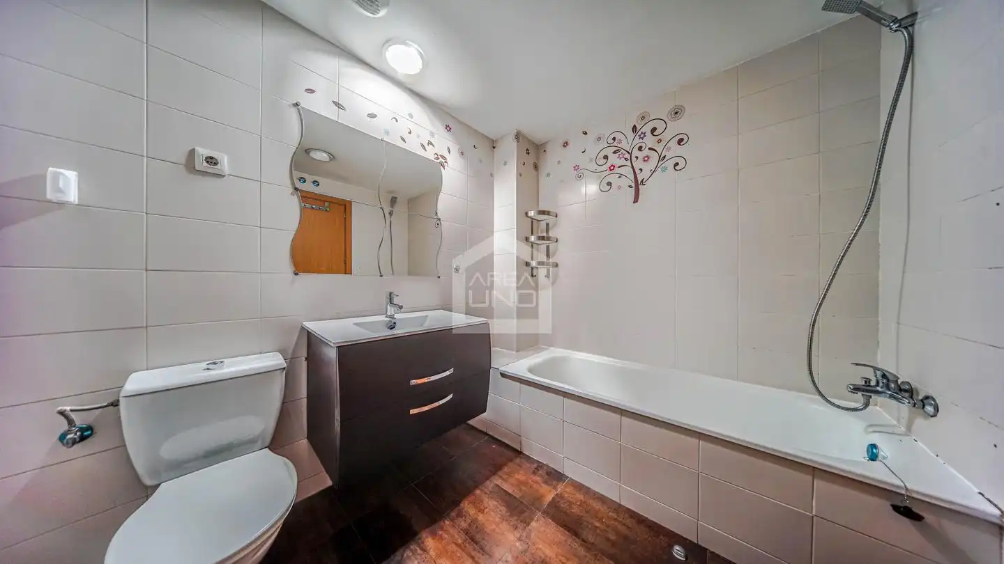 Baño de Planta baja en venta en Alcorcón con Calefacción y Trastero