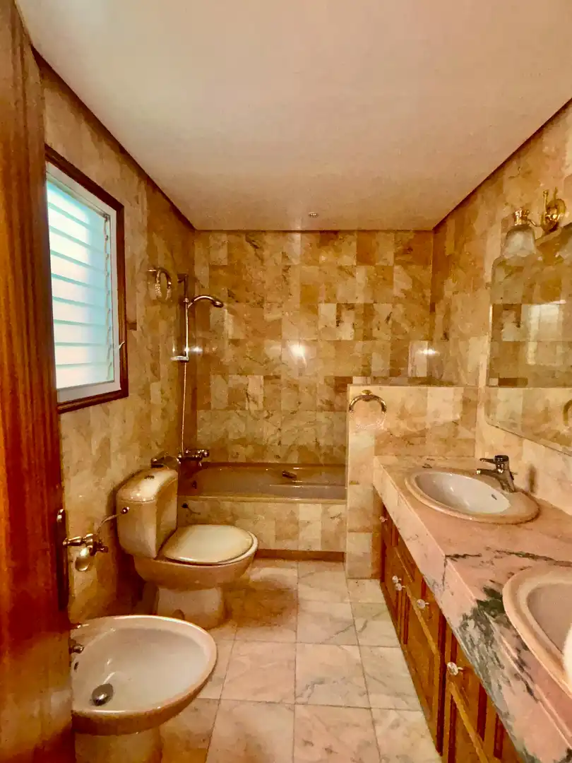 Bathroom of Detached homes for sale in Salt  with Heating, Balcony and Alarm