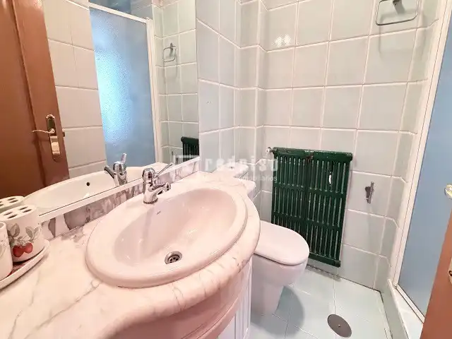 Baño de Piso de alquiler en Madrid con Amueblado