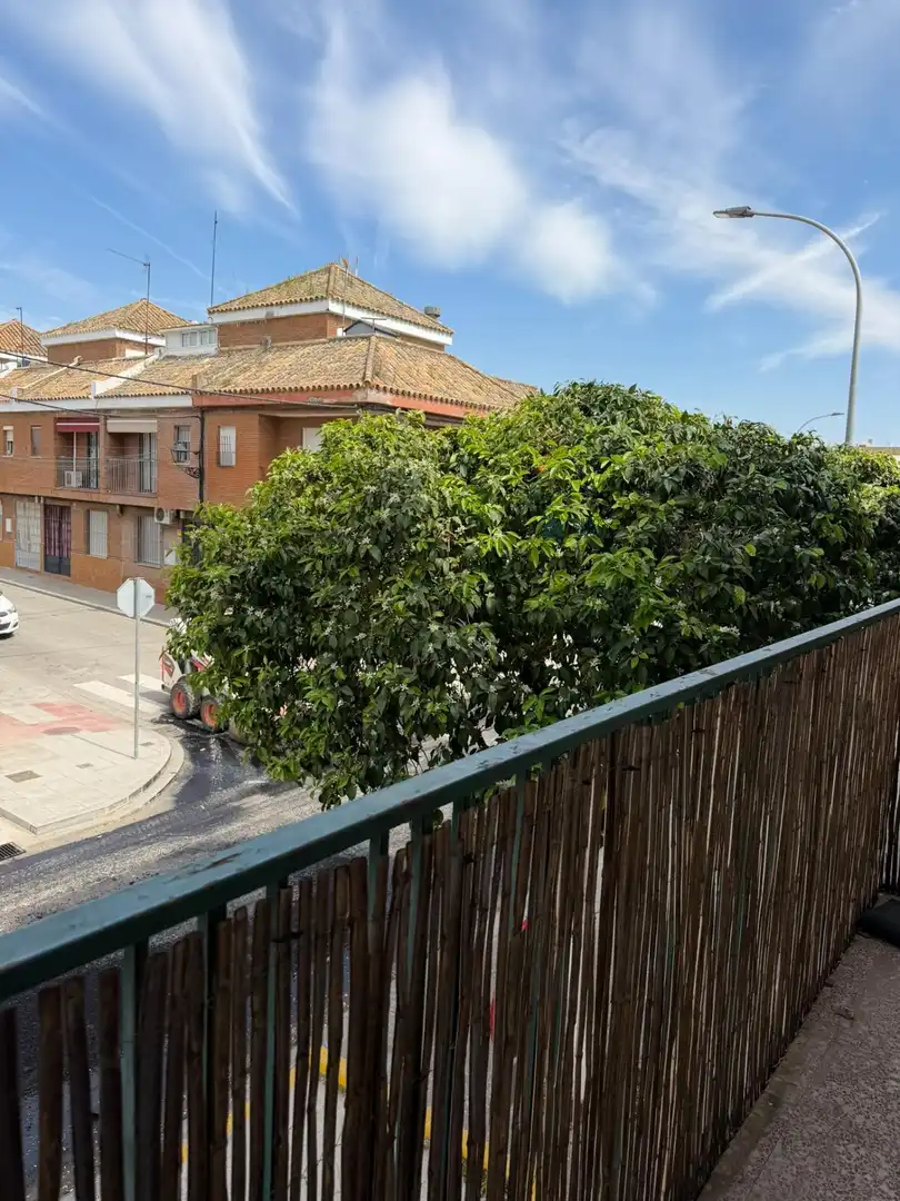 Vista exterior de Pis en venda en La Rinconada