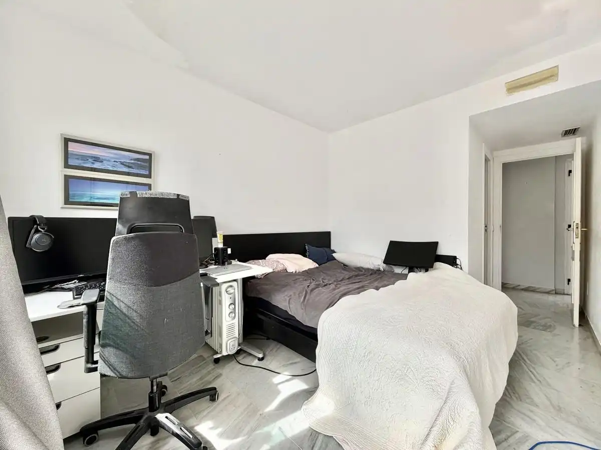 Dormitori de Casa adosada en venda en Marbella amb Aire condicionat, Jardí privat i Terrassa
