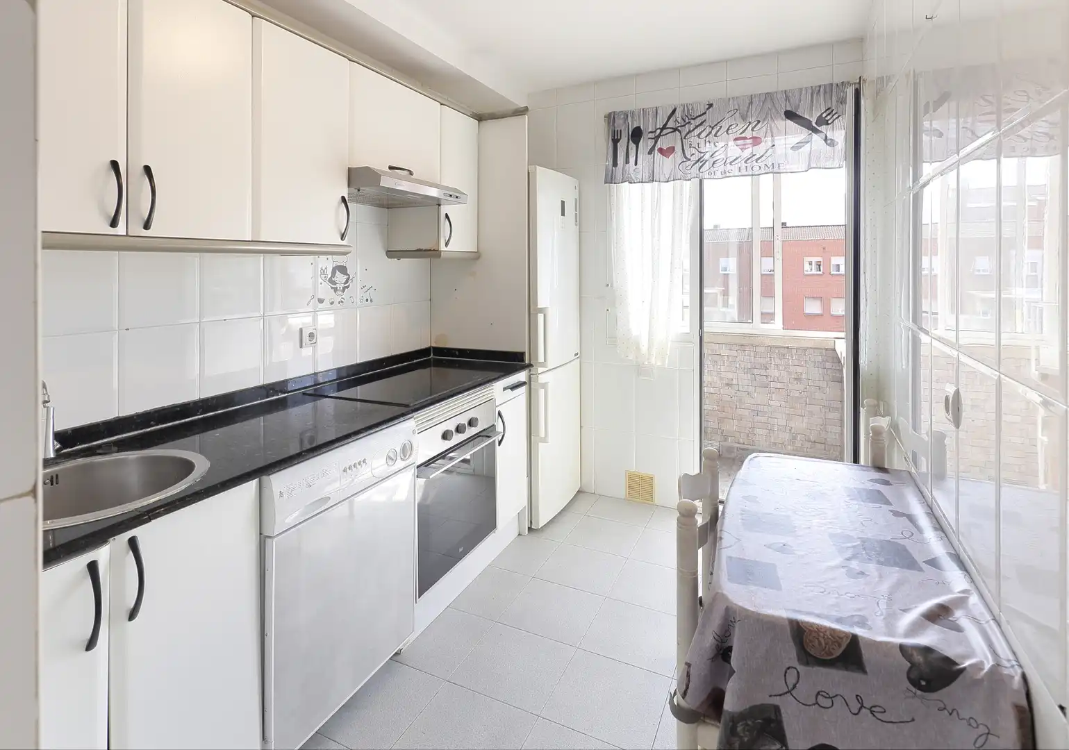 Cocina de Piso en venta en Gijón  con Calefacción y Trastero