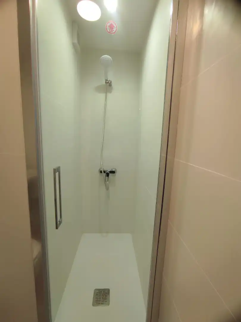 Bathroom of Flat for sale in Zaragoza  with Air Conditioner, Heating and Oven