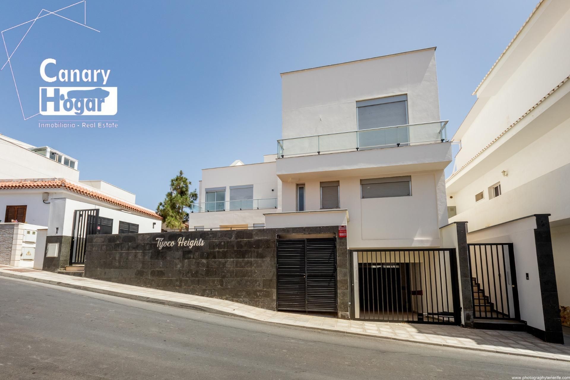 Exterior view of House or chalet for sale in Adeje  with Private garden, Terrace and Storage room