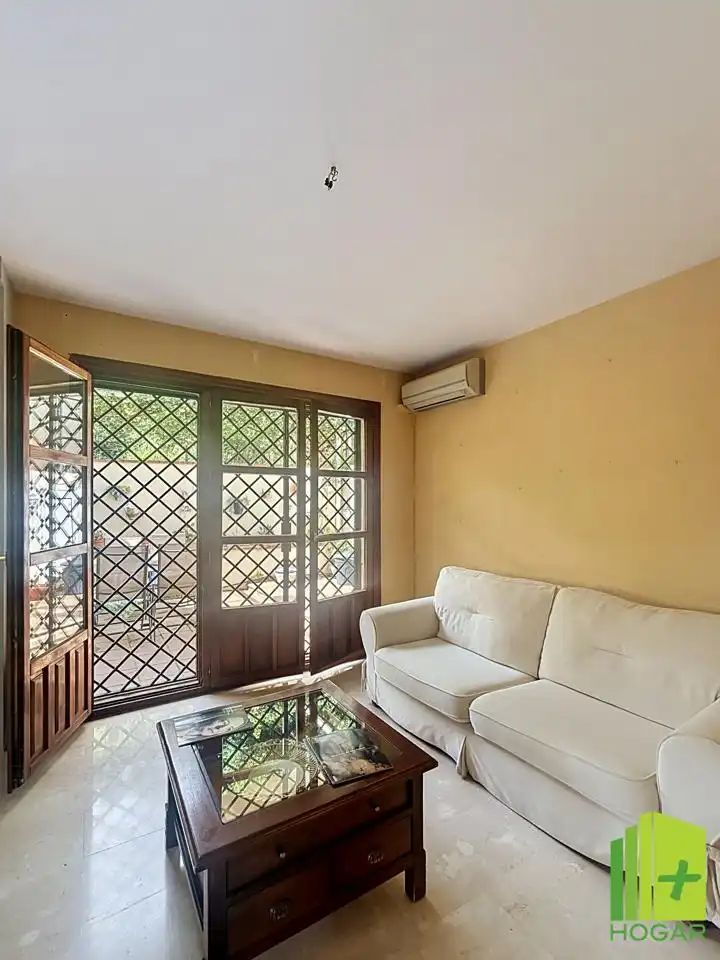 Sala de estar de Casa adosada en venta en Jaén con Aire acondicionado, Jardín privado y Terraza