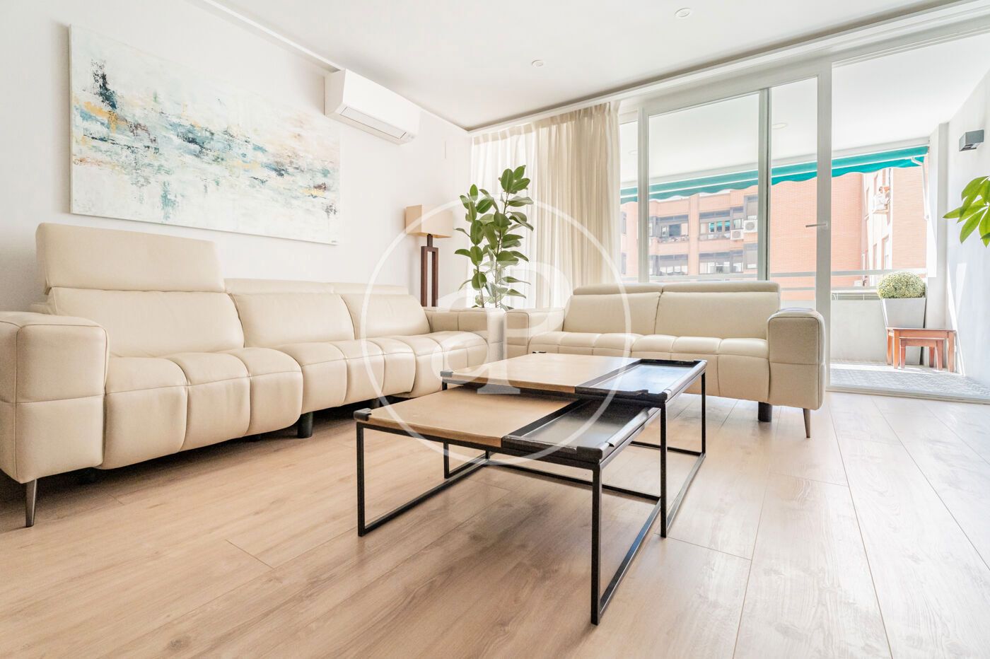 Sala d'estar de Pis en venda en  Madrid Capital amb Aire condicionat, Calefacció i Terrassa