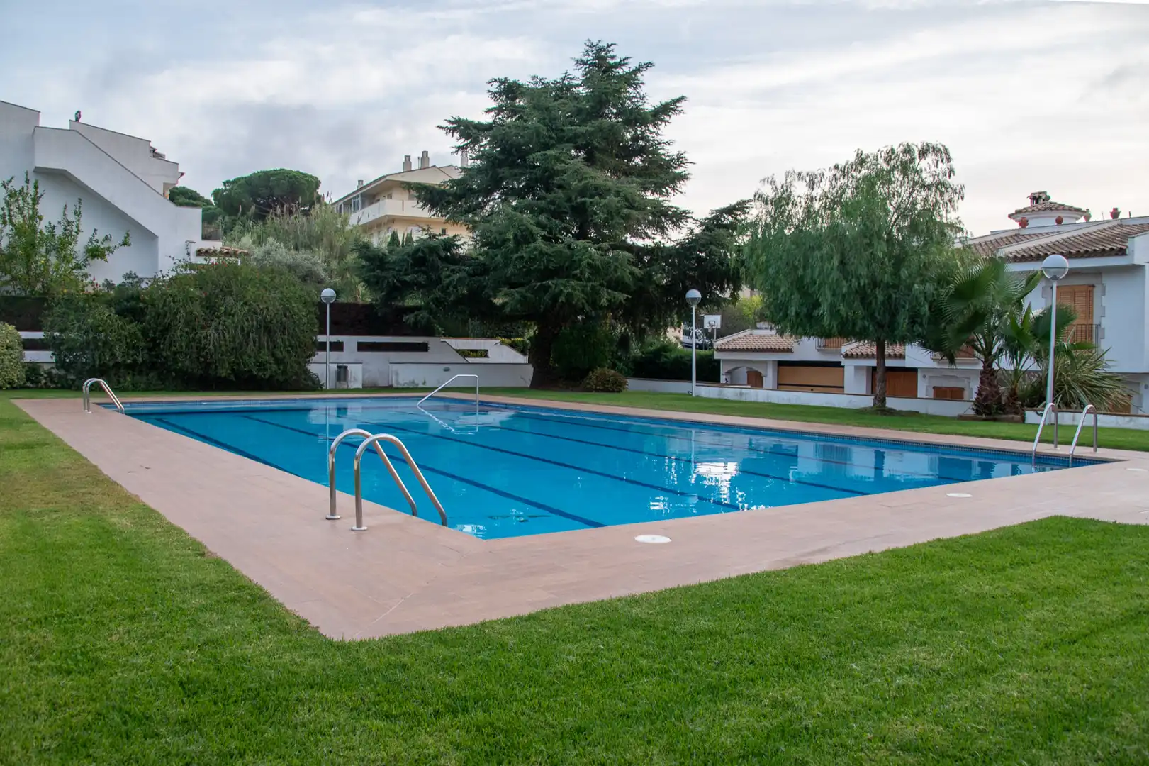 Piscina de Casa adosada de alquiler en Castell d'Aro, Platja d'Aro i s'Agaró con Calefacción, Jardín privado y Amueblado