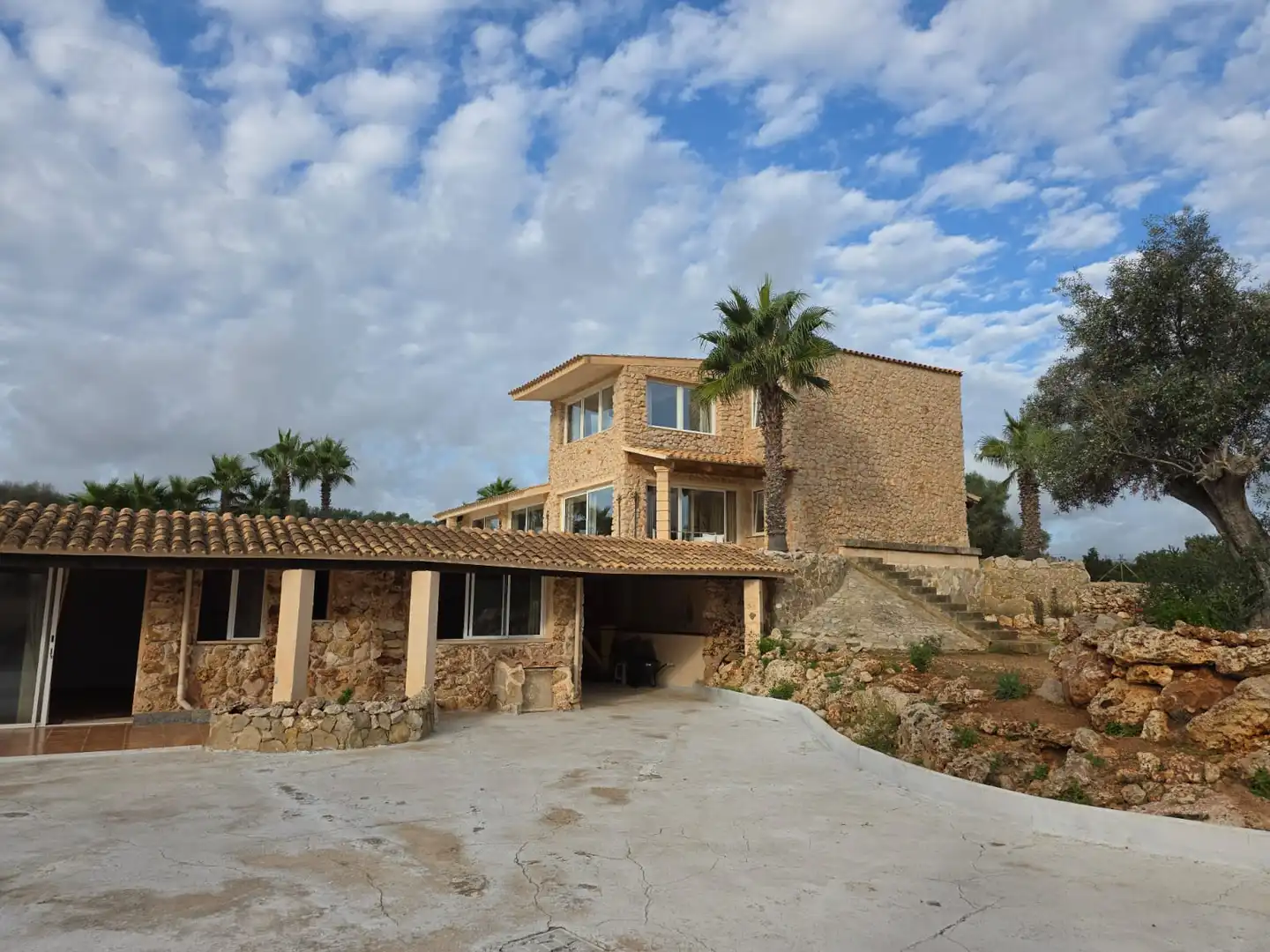 Vista exterior de Finca rústica en venta en Sant Llorenç des Cardassar con Aire acondicionado, Calefacción y Trastero