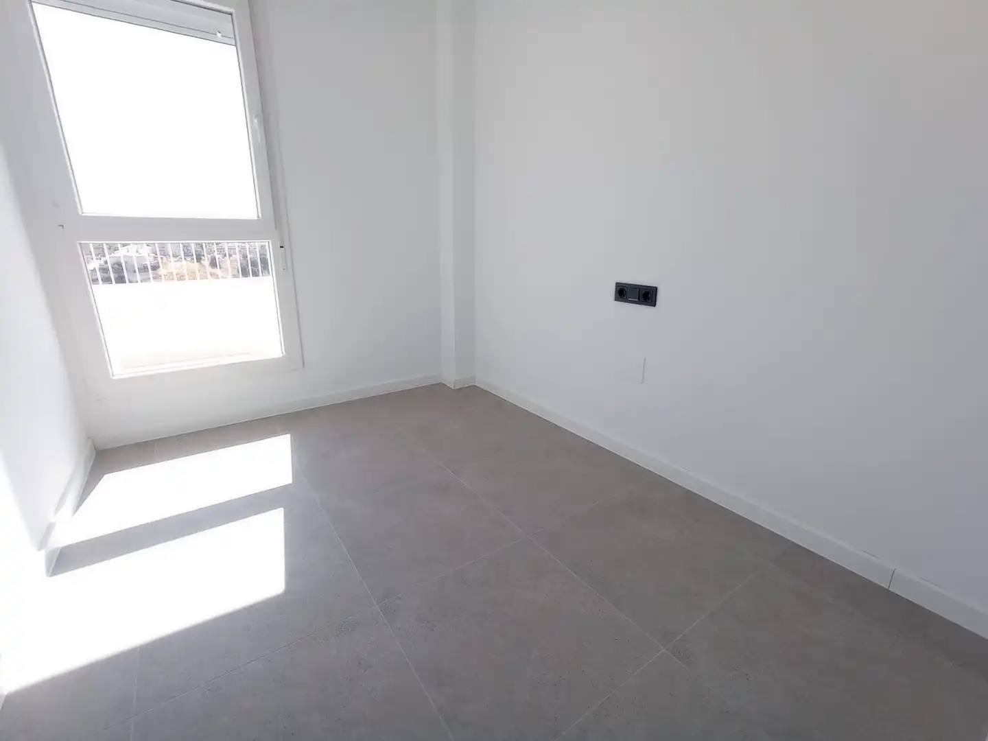 Dormitori de Apartament de lloguer en Fuengirola amb Aire condicionat, Calefacció i Terrassa