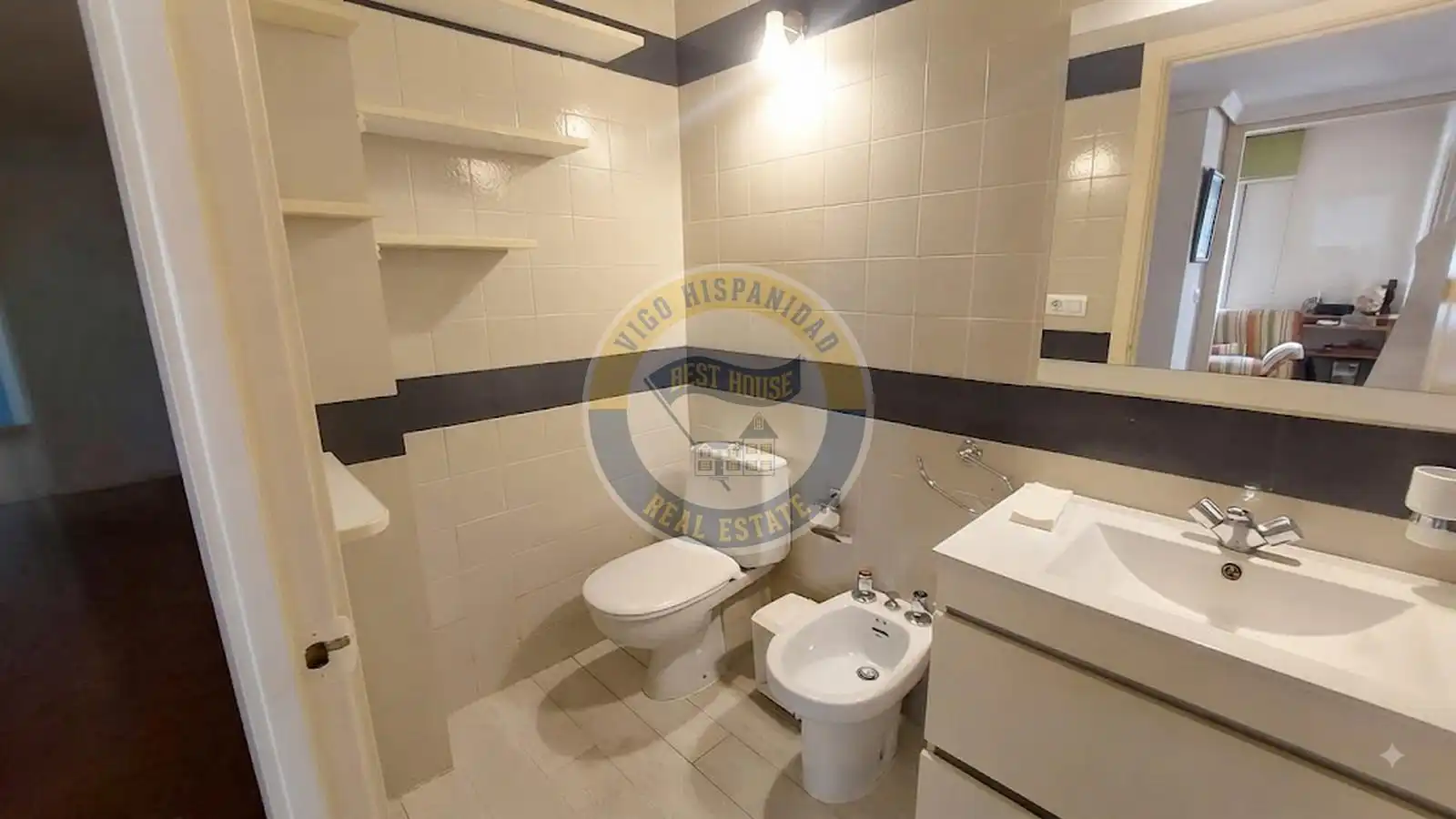 Bathroom of Flat for sale in Vigo   with Heating, Terrace and Storage room